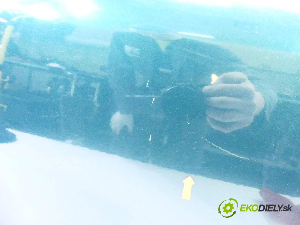 Peugeot 307 2.0 HDI 90 hp  66 kW 2000 cm3  dveře přední část levé