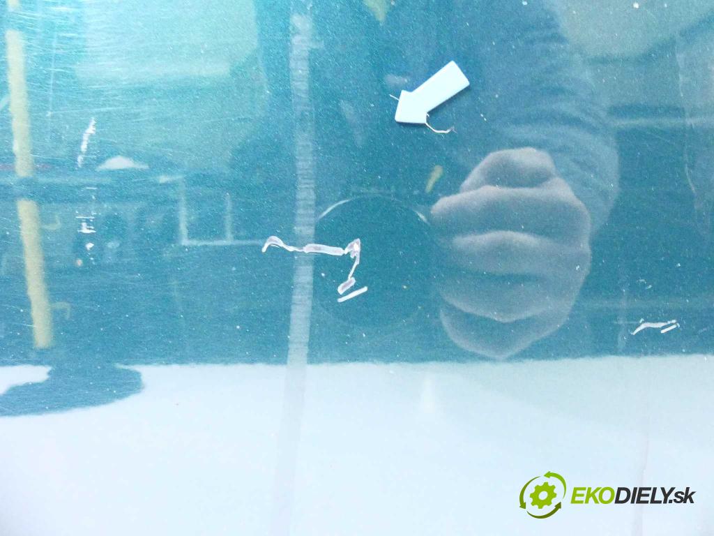 Peugeot 307 2.0 HDI 90 hp  66 kW 2000 cm3  dveře přední část levé