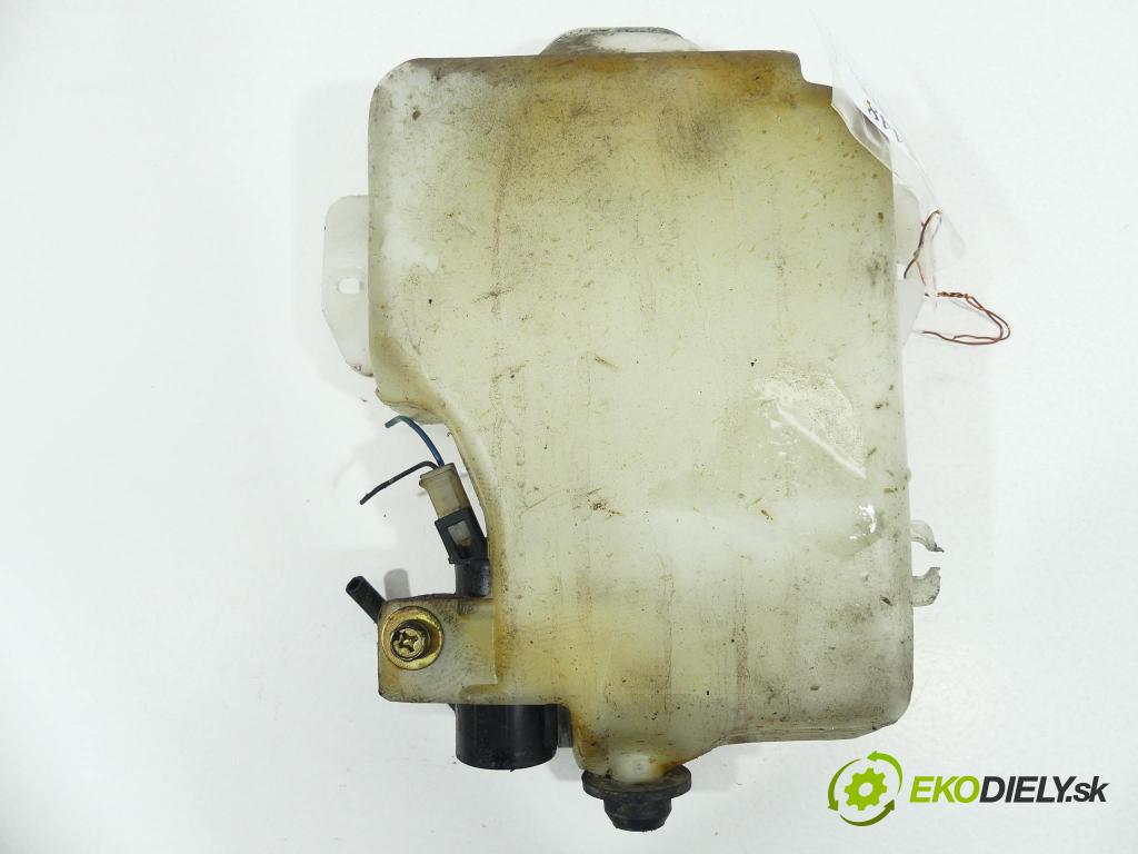 Mitsubishi Pajero II 1991-1999 2.5 TD 99 hp  73 kW 2500 cm3  nádržka ostřikovače