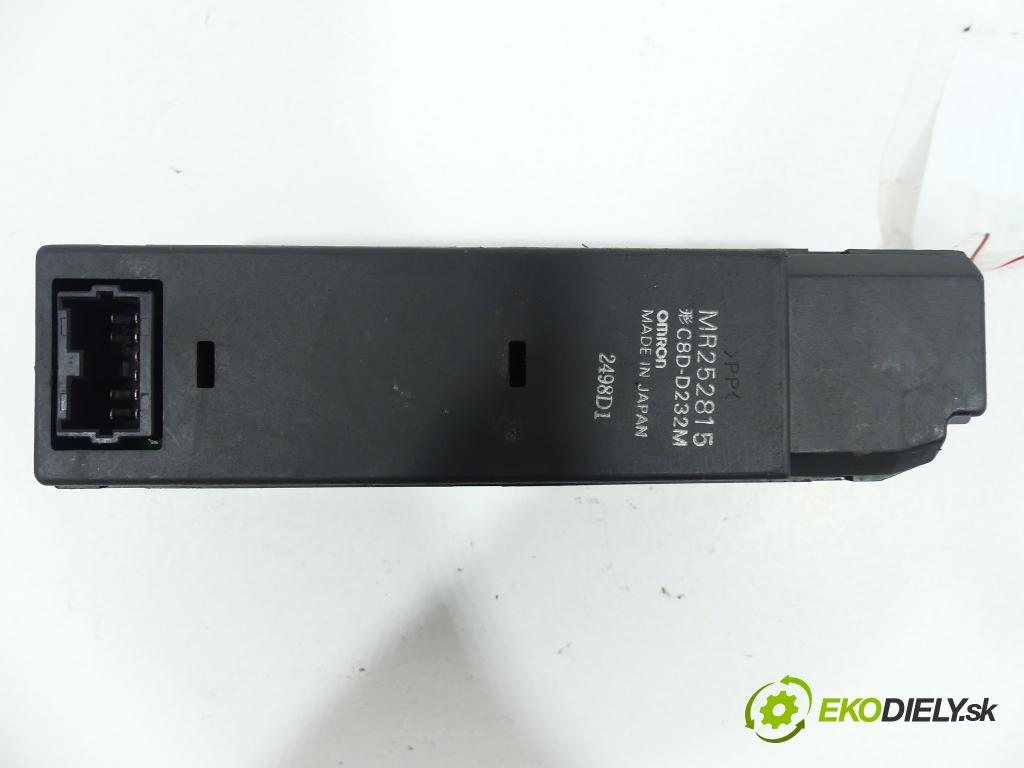 Mitsubishi Pajero II 1991-1999 2.5 TD 99 hp  73 kW 2500 cm3  přepínač oken I zpětných zrcátek