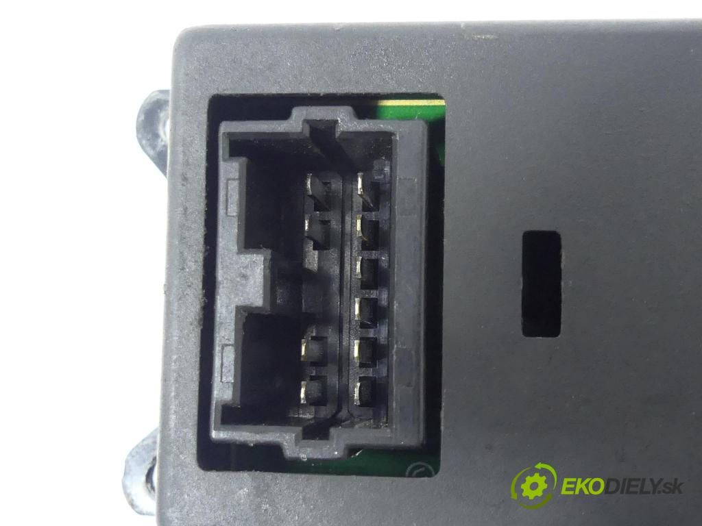 Mitsubishi Pajero II 1991-1999 2.5 TD 99 hp  73 kW 2500 cm3  přepínač oken I zpětných zrcátek