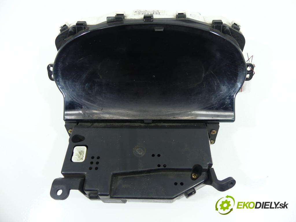 Toyota Yaris verso 1.5 16V VVTI 106 hp  78 kW 1500 cm3  prístrojovka  (Přístrojové desky, displeje)