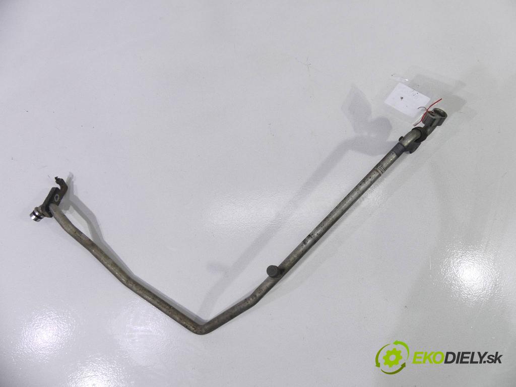 Toyota Yaris II 2005-2011 1.4 D4D 90 HP  66 kW 1400 cm3  Rúrka klimatizácie