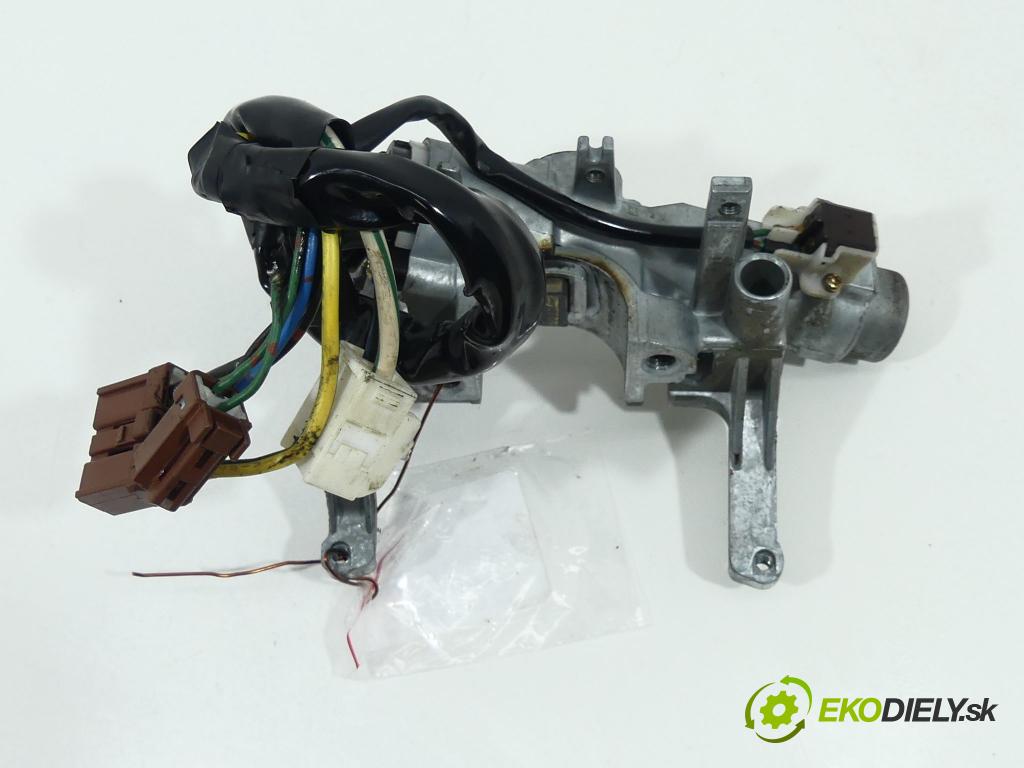 Suzuki Swift 1989-2004 1.3   1300 cm3  spinačka  (Spínacie skrinky a kľúče)