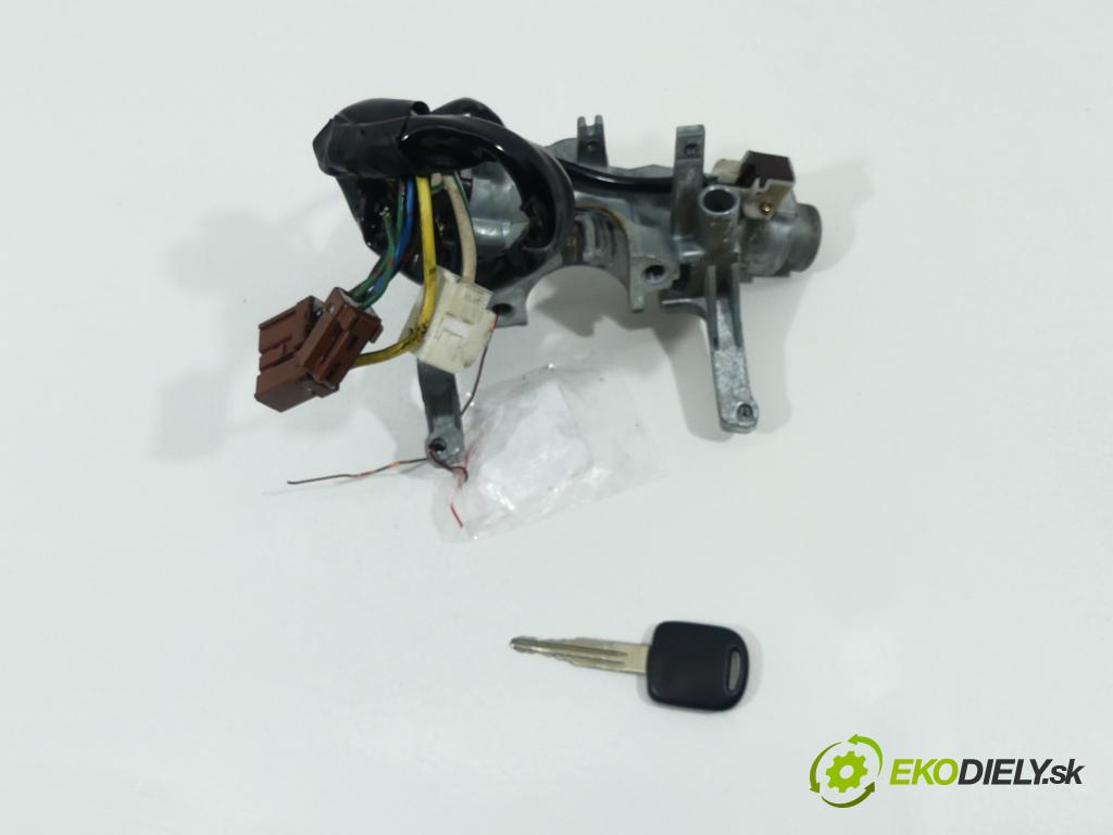 Suzuki Swift 1989-2004 1.3   1300 cm3  spinačka  (Spínacie skrinky a kľúče)