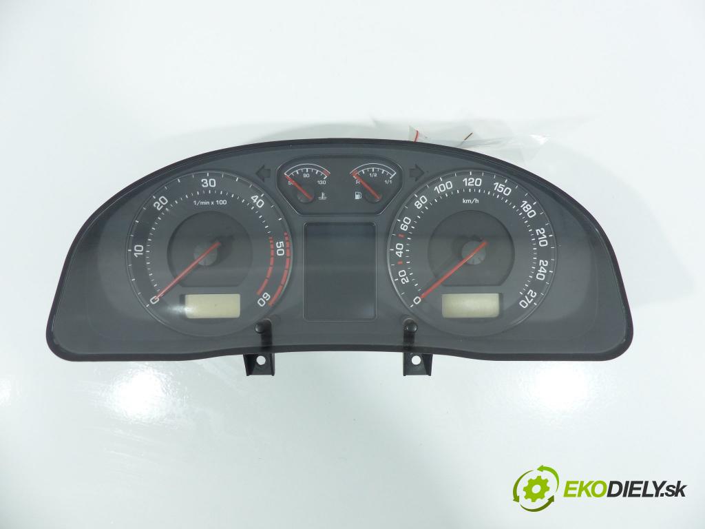 Skoda Superb I 2001-2008 2.5 TDI 163 HP  120 kW 2500 cm3  Prístrojovka  (Prístrojové dosky, displeje)