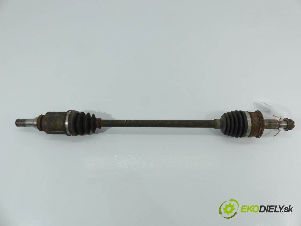 Suzuki Kizashi 2.4b 178km  131 kW 2400 cm3  poloos levá strana  (Poloosy)