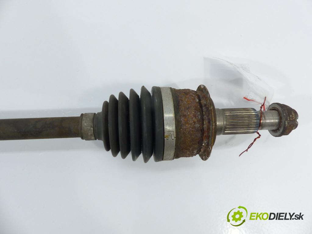 Suzuki Kizashi 2.4b 178km  131 kW 2400 cm3  poloos levá strana  (Poloosy)