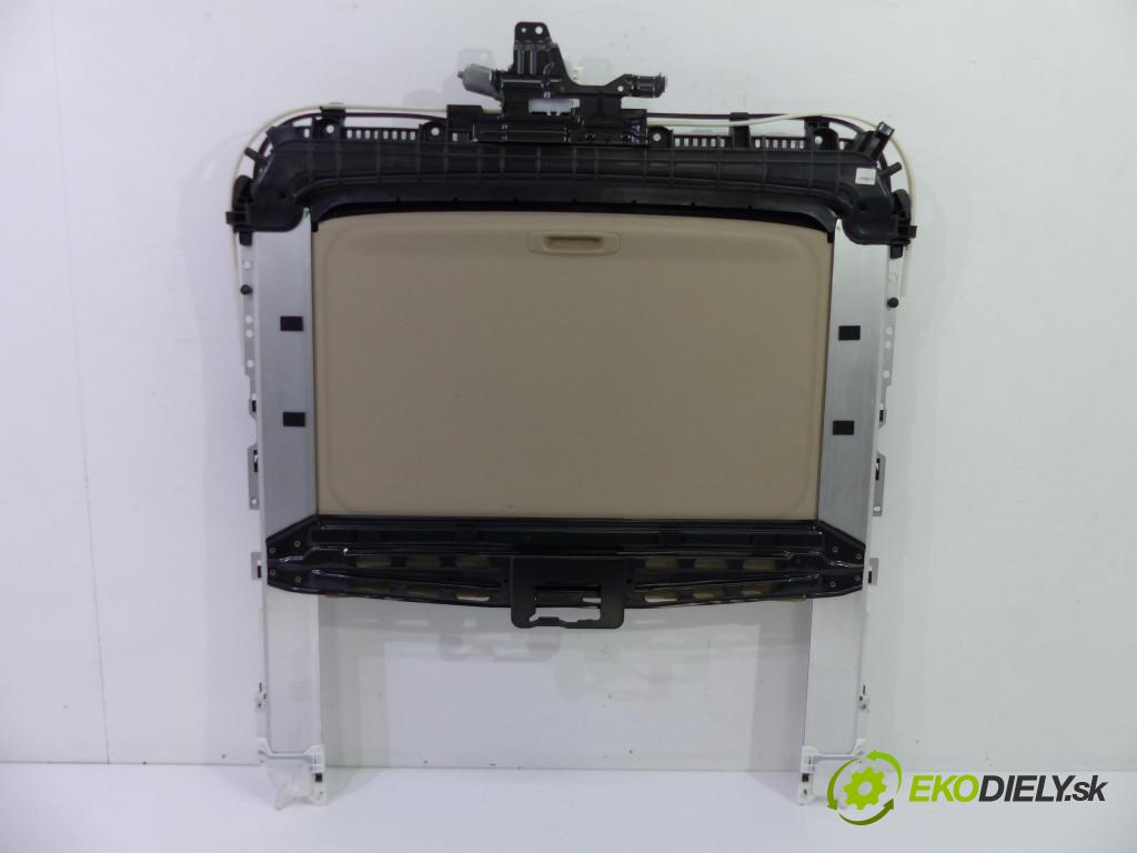 Suzuki Kizashi 2.4b 178km  131 kW 2400 cm3  strešné okno  (Sklá karosérie)