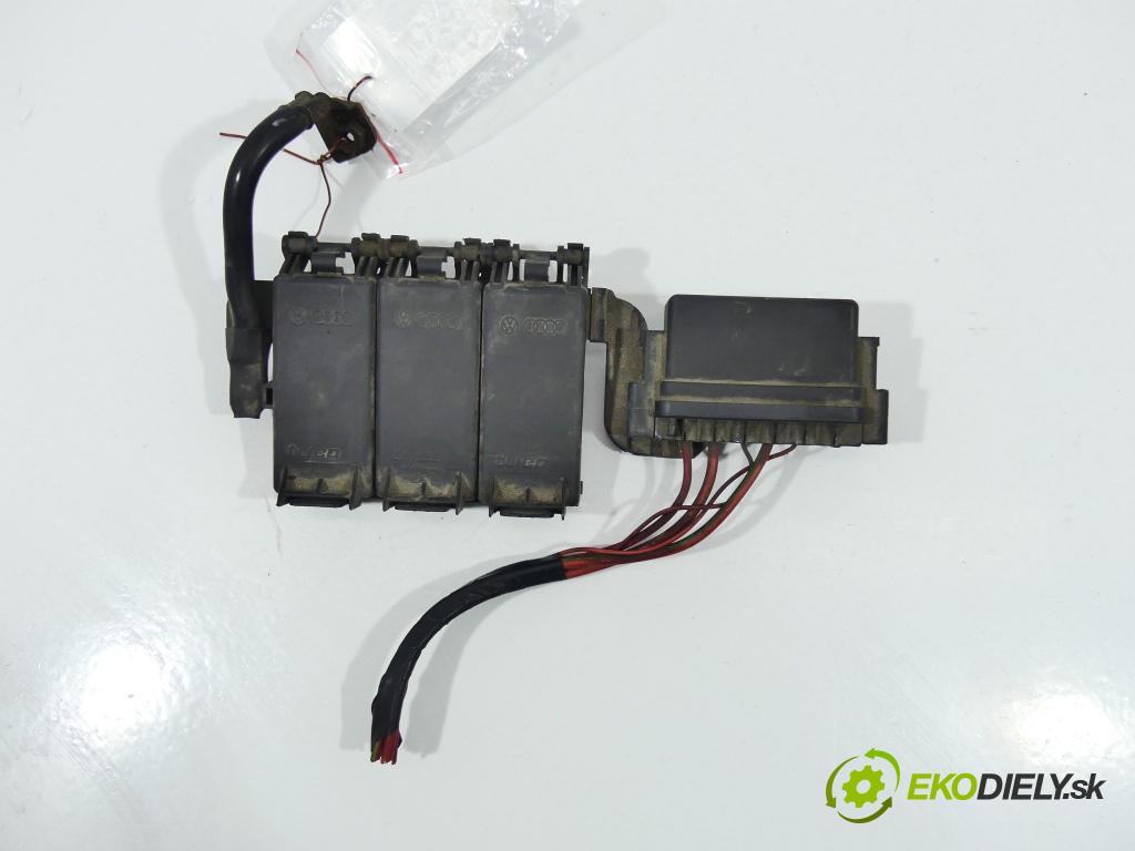 Skoda Fabia II 2007-2014 1.2 6V 60 HP  44 kW 1200 cm3  Skrinka poistková  (Poistkové skrinky)