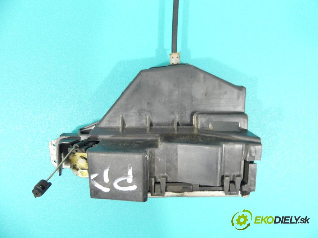 Vw Fox 1.2 6V 54 hp  40 kW 1200 cm3  zámok přední část pravý