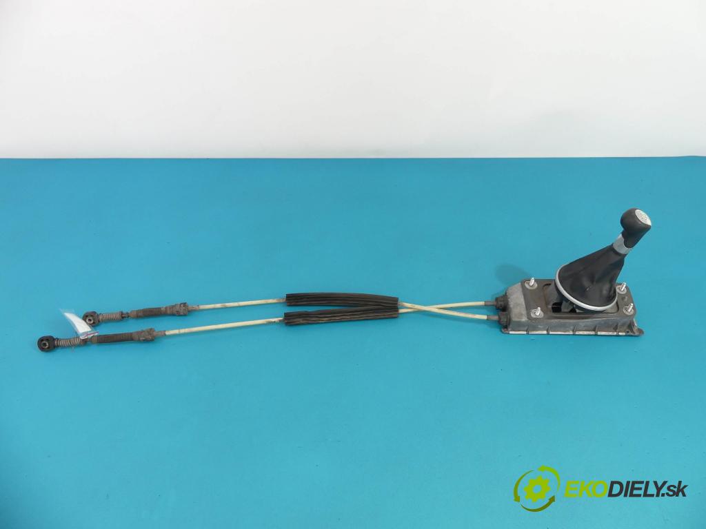 Skoda Roomster 1.4 16V 86 HP  63 kW 1400 cm3  Kulisa - -  (Rýchlostné páky / kulisy)