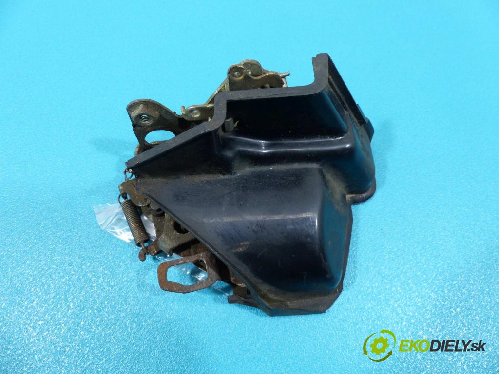 Mercedes 123 2.0D 54 hp manual 40 kW 2000 cm3  zámok zadní část levý 1237330108