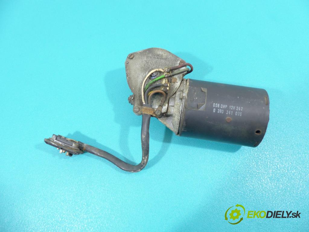 Mercedes 123 2.0D 54 hp manual 40 kW 2000 cm3  motor stěračů přední část 0390341076