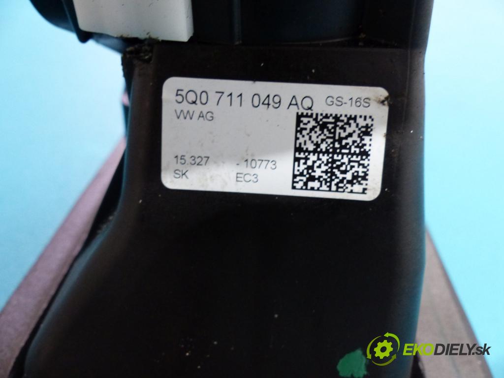 Skoda Octavia III 2013- 2.0 TDI 150 HP manual 110 kW 2000 cm3  Kulisa - - 5Q0711049AQ (Rýchlostné páky / kulisy)