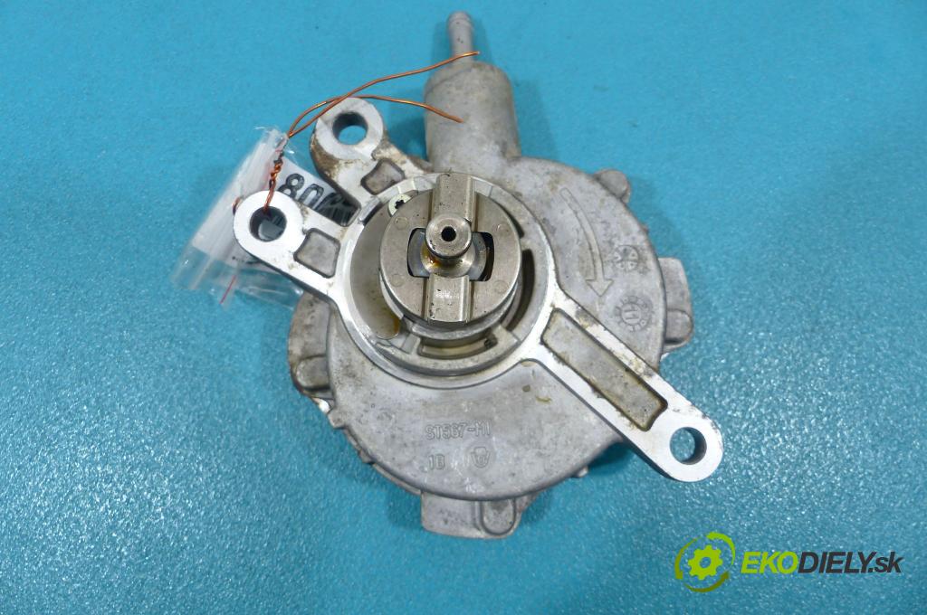 Toyota Corolla E15 2007-2014 1.6 16V - 132 hp manual 97 kW 1598 cm3  pumpa vakuová 17061156
