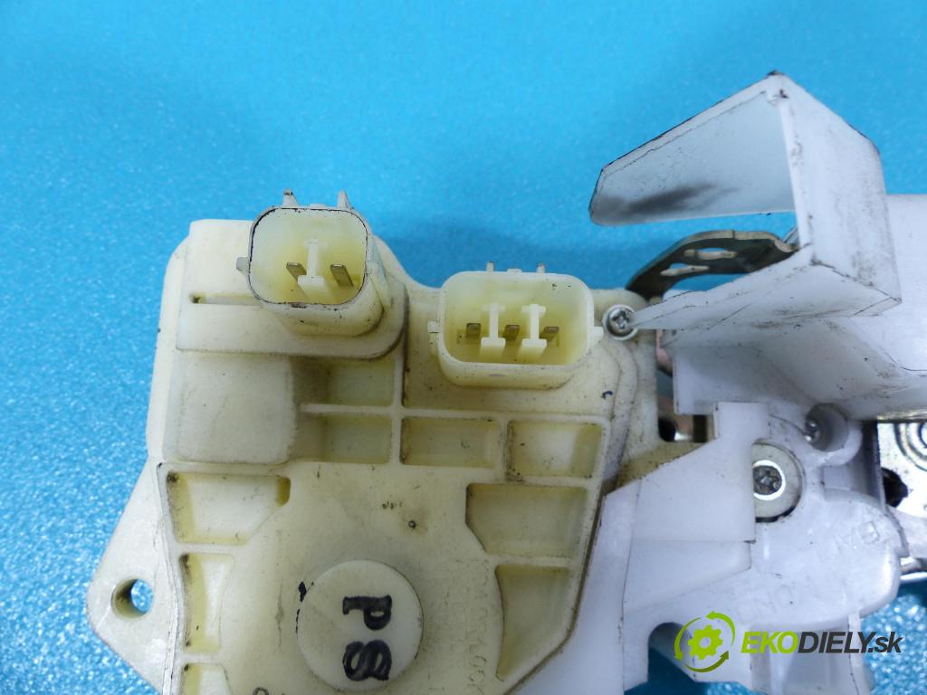 Honda City IV 02-08 1,4.0 16V - 83 hp manual 61 kW 1339 cm3  zámok přední část levý