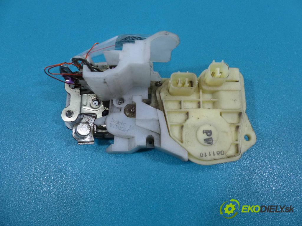 Honda City IV 02-08 1,4.0 16V - 83 hp manual 61 kW 1339 cm3  zámok zadní část pravý