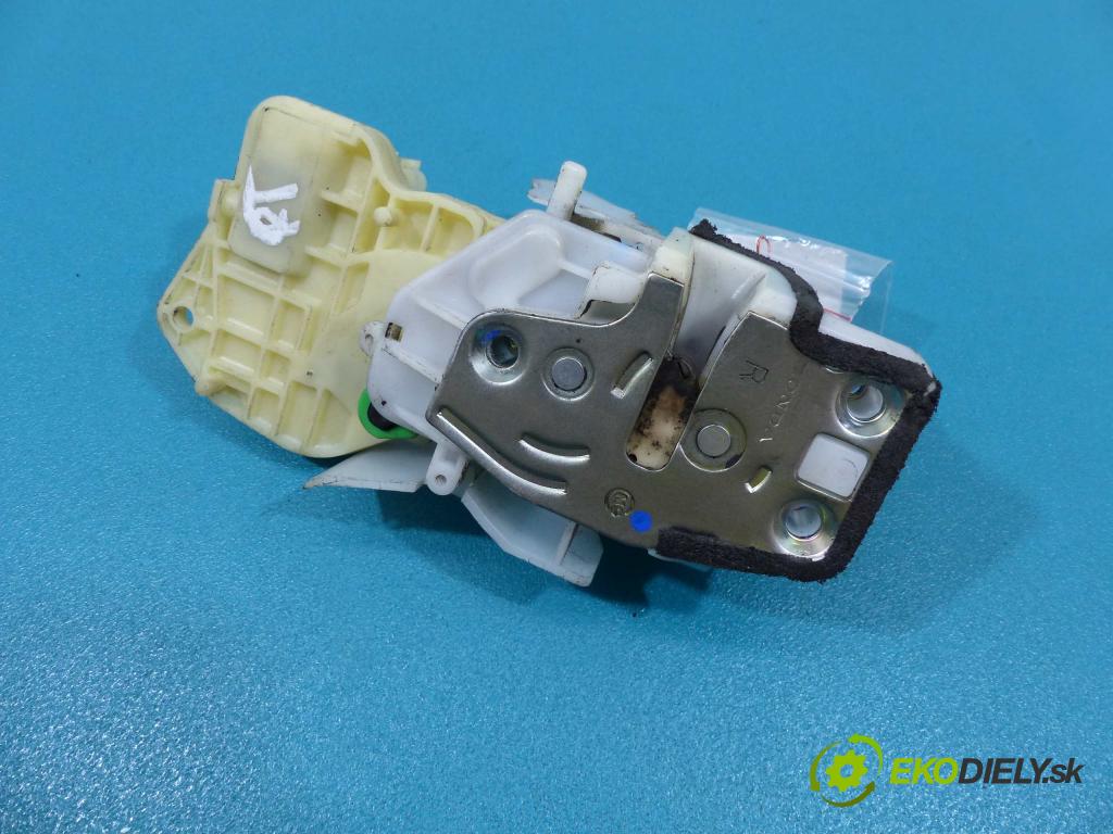Honda City IV 02-08 1,4.0 16V - 83 hp manual 61 kW 1339 cm3  zámok zadní část pravý 