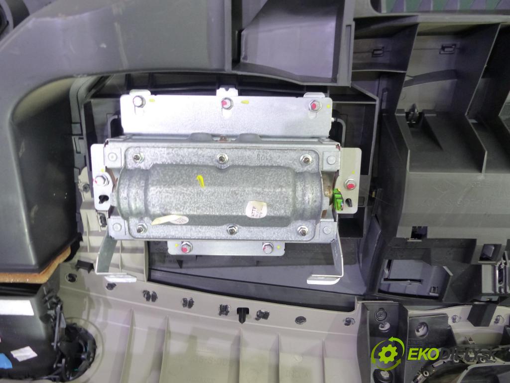 Renault Modus 1.6 16V - 88 HP manual 65 kW 1600 cm3 palubovka -