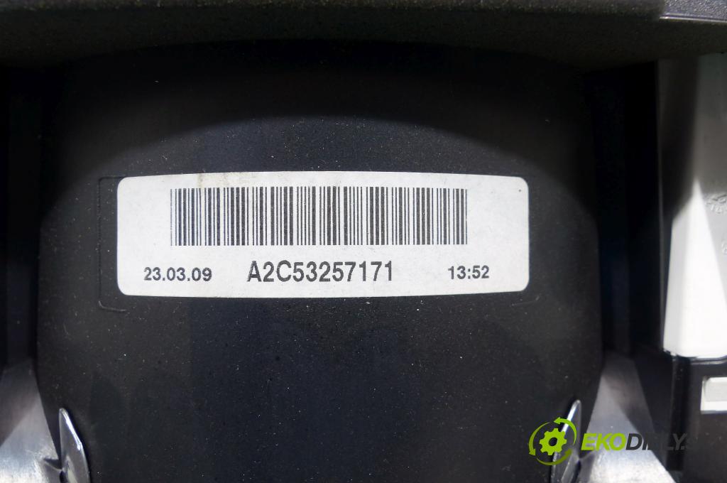 Mercedes E W212 2009-2016 5.5 V8 automatic 285 kW 5461 cm3  Prístrojovka A2125409447 (Prístrojové dosky, displeje)