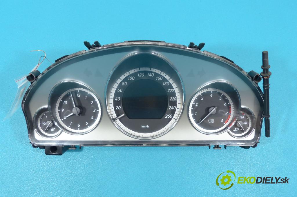 Mercedes E W212 2009-2016 5.5 V8 automatic 285 kW 5461 cm3  Prístrojovka A2125409447 (Prístrojové dosky, displeje)