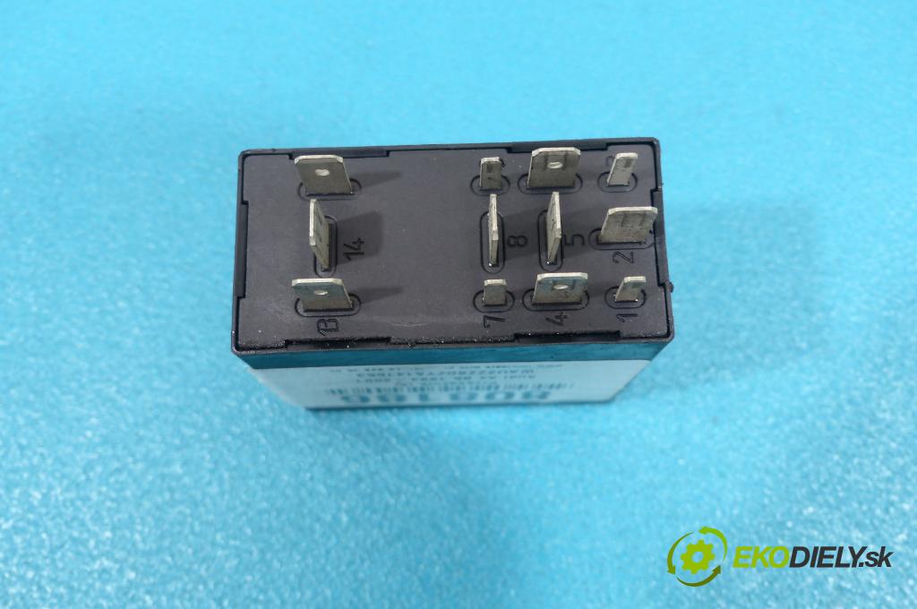 Audi A4 B5 1994-2001 1.9 TDI 116 HP manual 85 kW 1896 cm3  relé 8D0907701A (Relé)