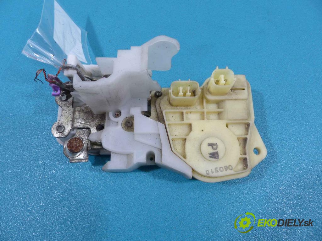 Honda City IV 02-08 1,4.0 16V - 83 hp manual 61 kW 1339 cm3 zámok zadní část pravý