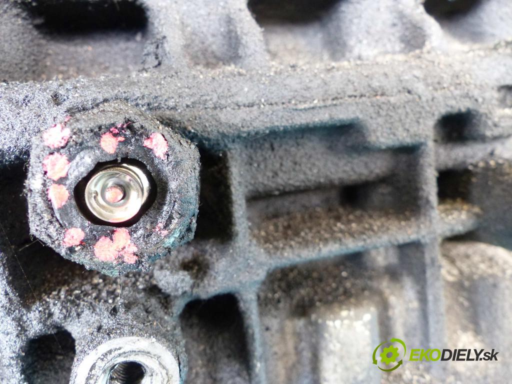 Volvo V70 II 1999-2007 2.4 d5 163 hp automatic 120 kW 2401 cm3  motor DIESLA D5244T