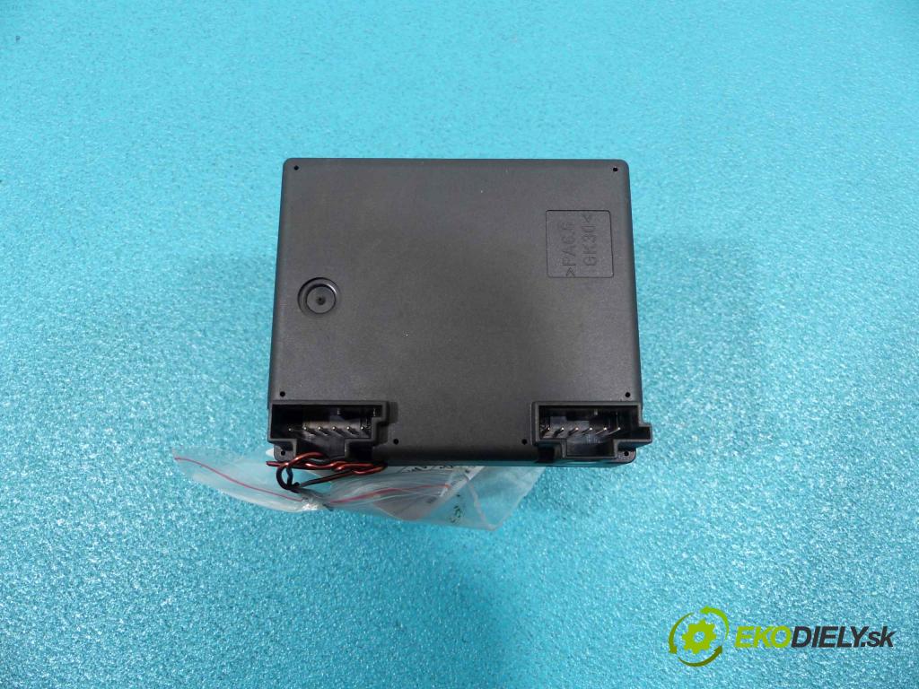 Mercedes S W221 05-13 3.0 CDI 235 hp automatic 173 kW 2987 cm3  spínačka A2215451108 (Spínací skříňky a klíče)