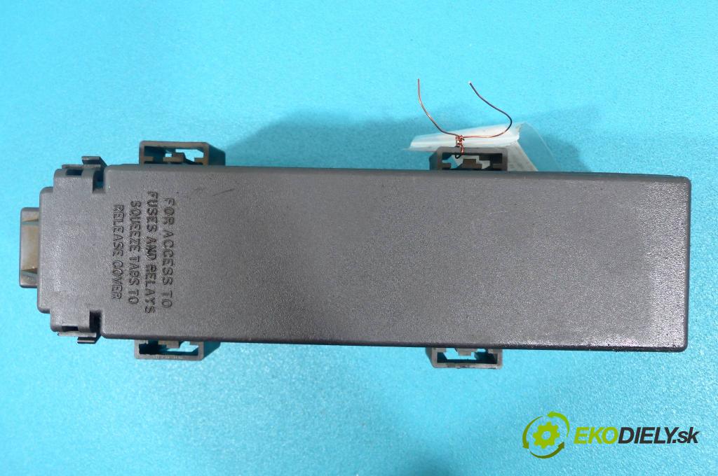 Jeep Grand cherokee WK 2004-2010 3.0 CRD 218 HP automatic 160 kW 2987 cm3  Skrinka poistková 56047831AF (Poistkové skrinky)