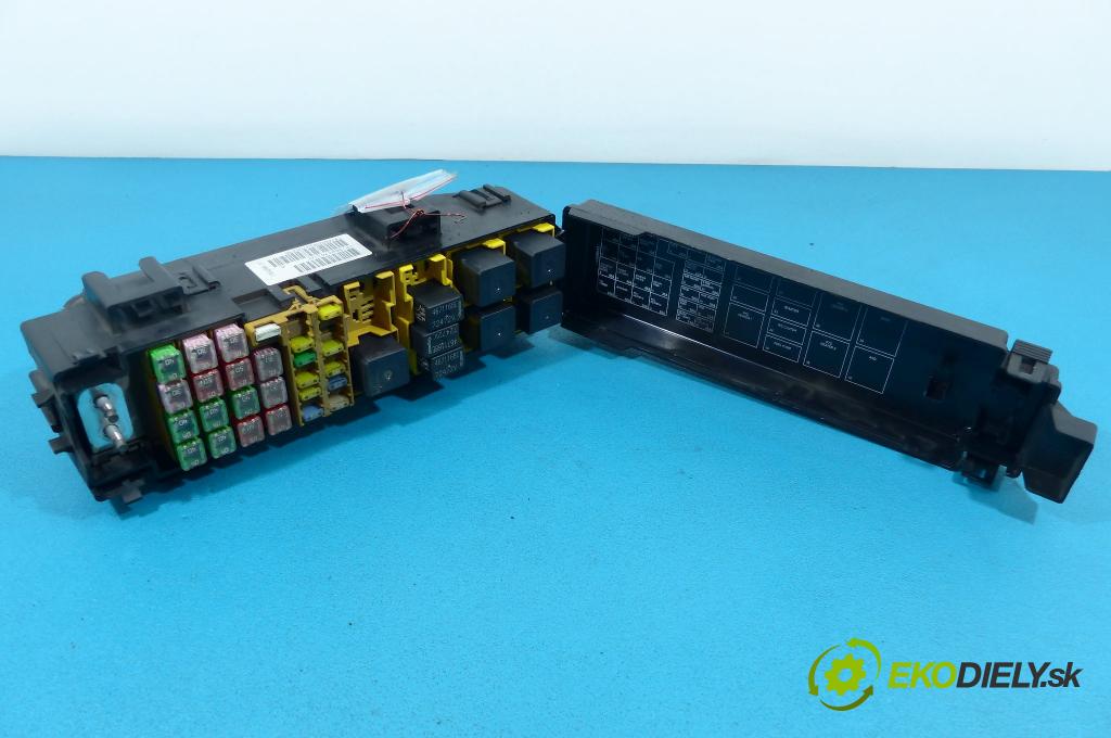 Jeep Grand cherokee WK 2004-2010 3.0 CRD 218 HP automatic 160 kW 2987 cm3  Skrinka poistková 56047831AF (Poistkové skrinky)