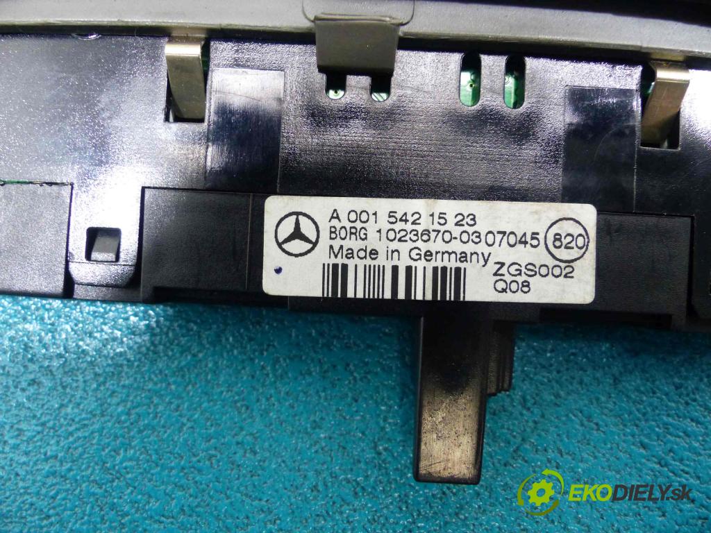 Jeep Grand cherokee WK 2004-2010 3.0 CRD 218 hp automatic 160 kW 2987 cm3  Displej A0015421523 (Přístrojové desky, displeje)