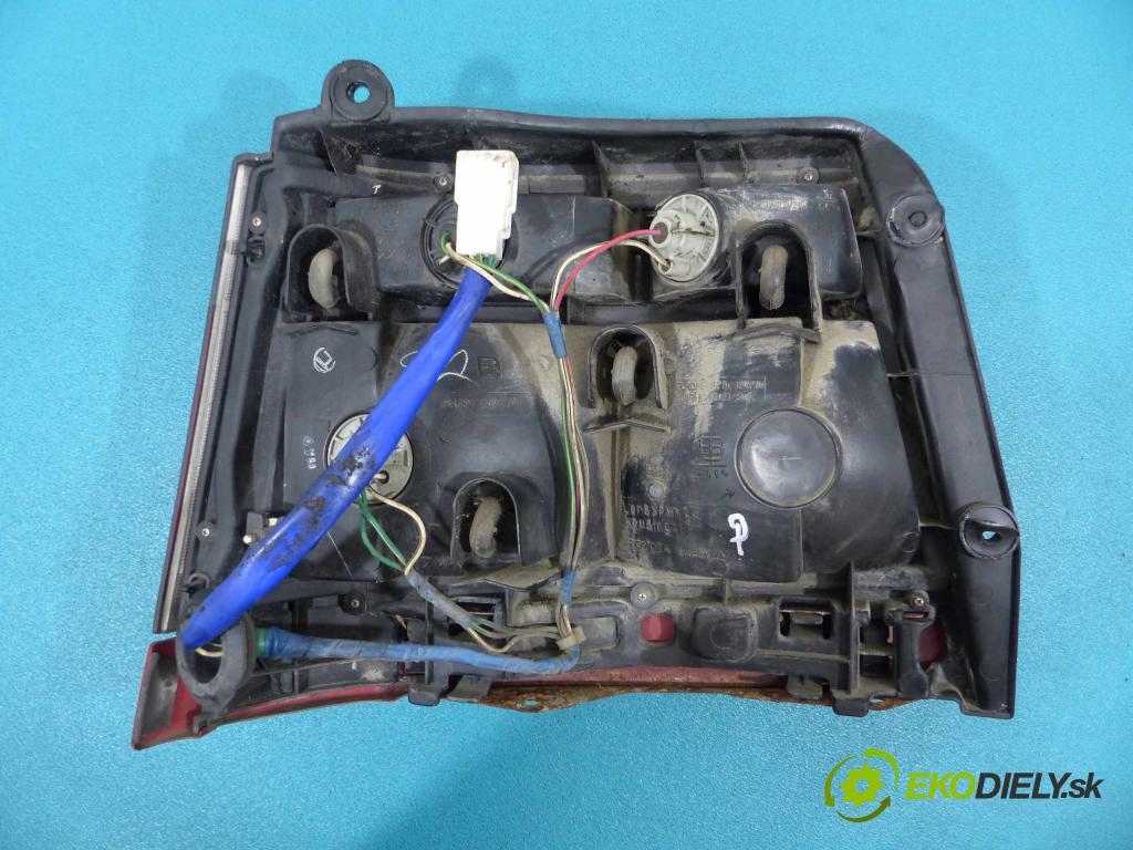 Toyota Corolla E10 1,4.0 16V 88 HP manual 65 kW 1332 cm3  Svetlo zad pravá  (Ostatné)