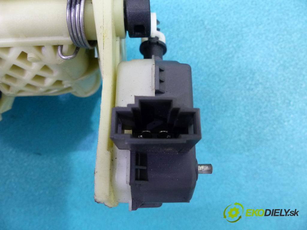 Mercedes CLS C219 2004-2010 3.0 CDI 224 hp automatic 165 kW 2987 cm3  podhlavník sedačky