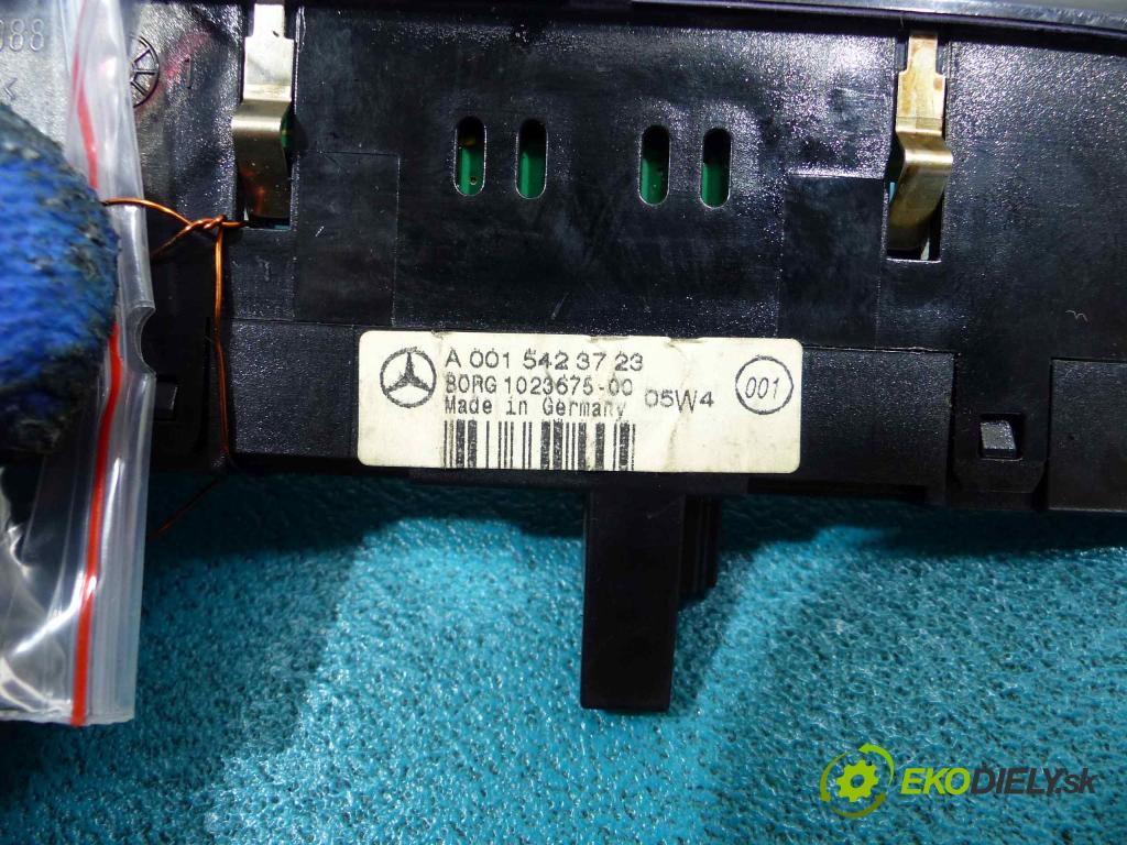 Mercedes CLS C219 2004-2010 3.0 CDI 224 hp automatic 165 kW 2987 cm3  Displej A0015423723 (Přístrojové desky, displeje)