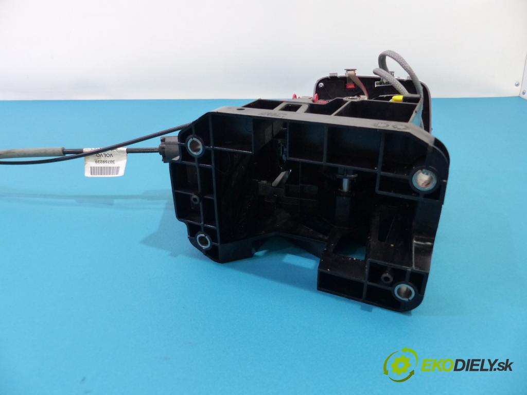 Volvo XC90 I 2002-2014 2.4 d5 200 HP automatic 147 kW 2400 cm3  Kulisa - - 30759239 (Rýchlostné páky / kulisy)