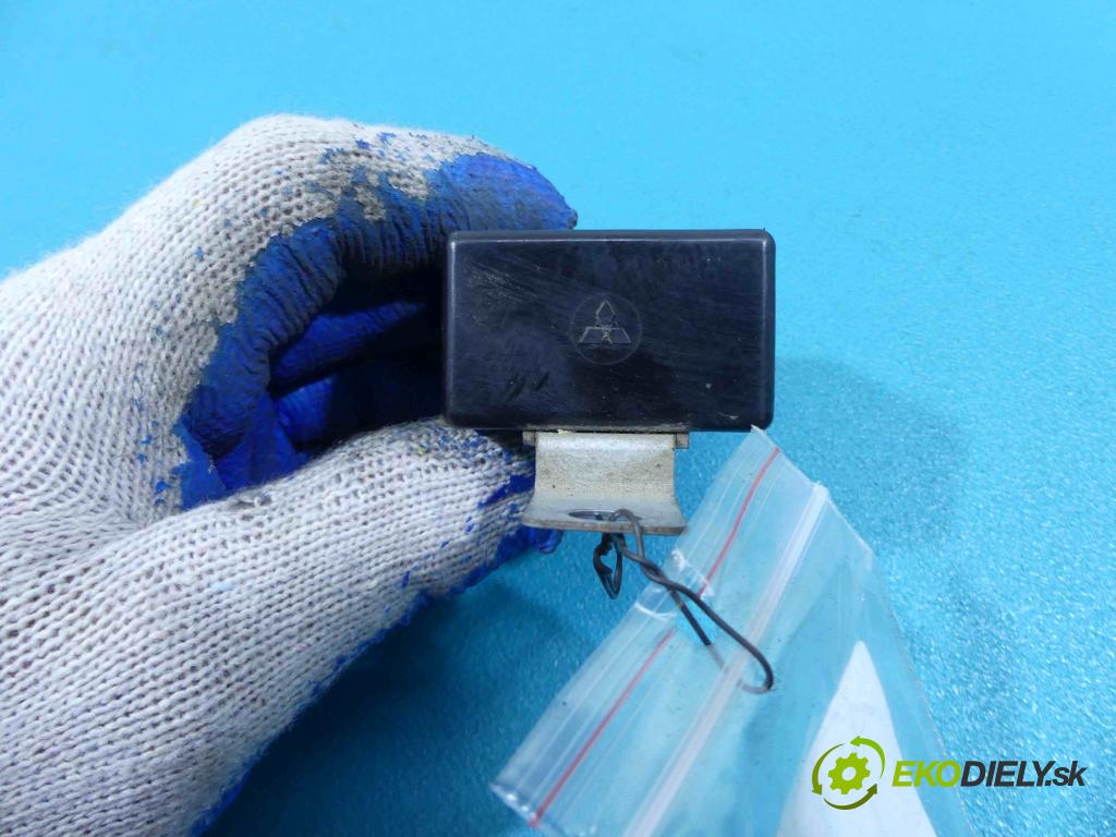 Mitsubishi Pajero II 1991-1999 2.5 TD 101 HP manual 74 kW 2477 cm3  relé MD160217 (Relé)