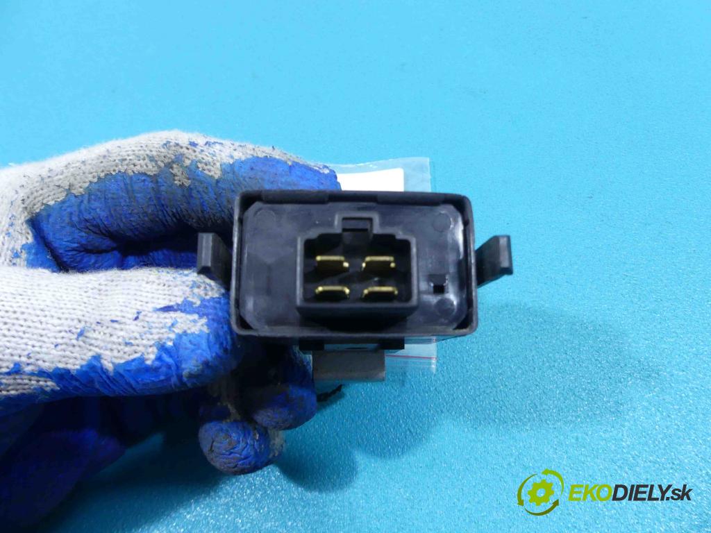 Mitsubishi Pajero II 1991-1999 2.5 TD 101 HP manual 74 kW 2477 cm3  relé MD160217 (Relé)