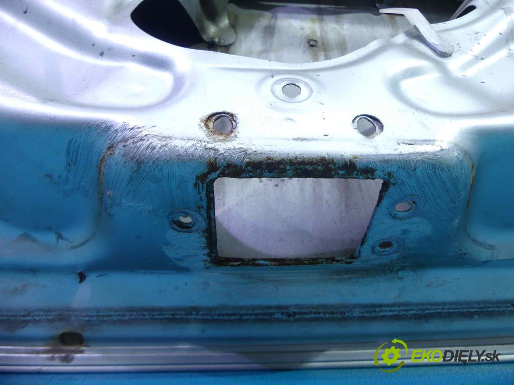 Toyota Avensis Verso 2.0 D4D 116 HP manual 85 kW 1995 cm3 zadná kapota (Zadné kapoty)