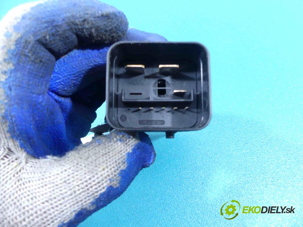 Skoda Fabia III 2014- 1.4 TDI 105 HP manual 77 kW 1422 cm3  relé 5J0919506 (Relé)