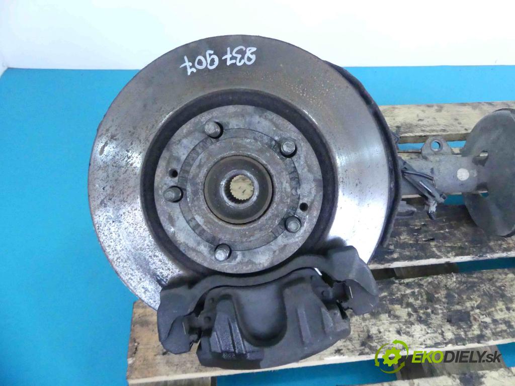 Toyota Corolla Verso II 2004-2009 2.0 D4D 116 HP manual 85 kW 1995 cm3  náboj pravá  (Náboje)