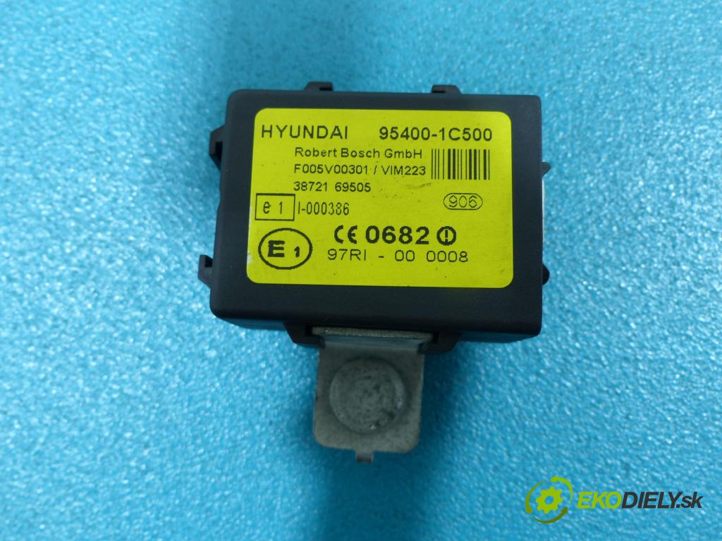 Hyundai Getz 1.1 12V - 63 HP manual 46 kW 1086 cm3  Jednotka riadiaca 9030930266F