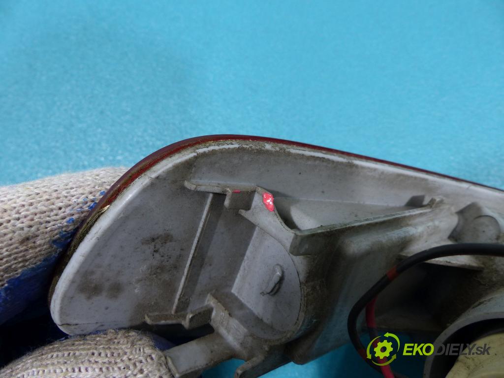 Mitsubishi Outlander II 2006-2013 2.0 140 hp manual 103 kW 1968 cm3  světlo zadní část levá strana