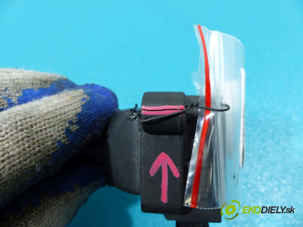 Mercedes C W203 2000-2007 2.0 kompressor 163 HP manual 120 kW 1998 cm3  Cievka zapaľovacia A0001501780 (Zapaľovacie cievky, moduly)