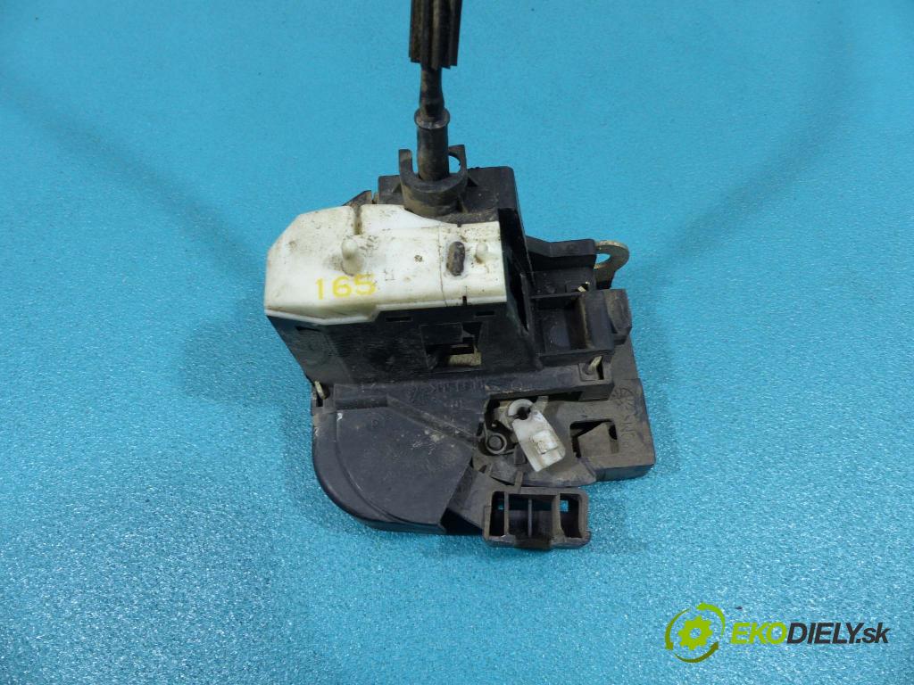 Renault Clio II 1998-2012 1.4 16V 98 hp manual 72 kW 1390 cm3  zámok přední část pravý