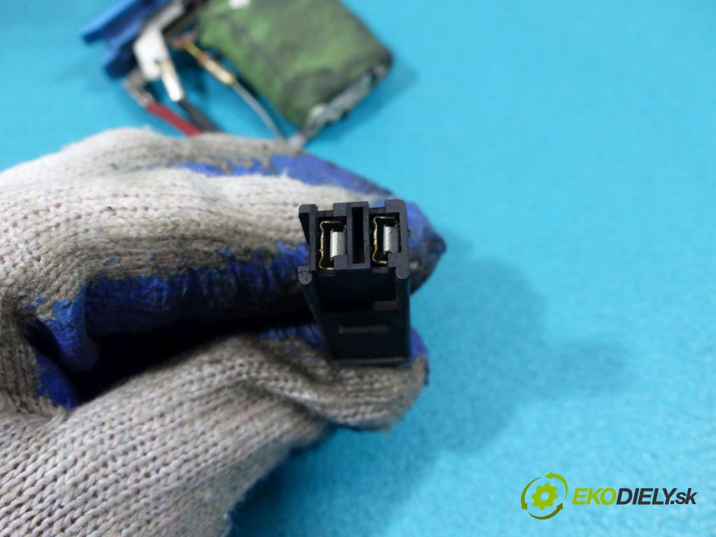 Opel Vectra B 1995-2002 1.6 16V - 101 hp manual 74 kW 1598 cm3  odpor rezistor 90568693