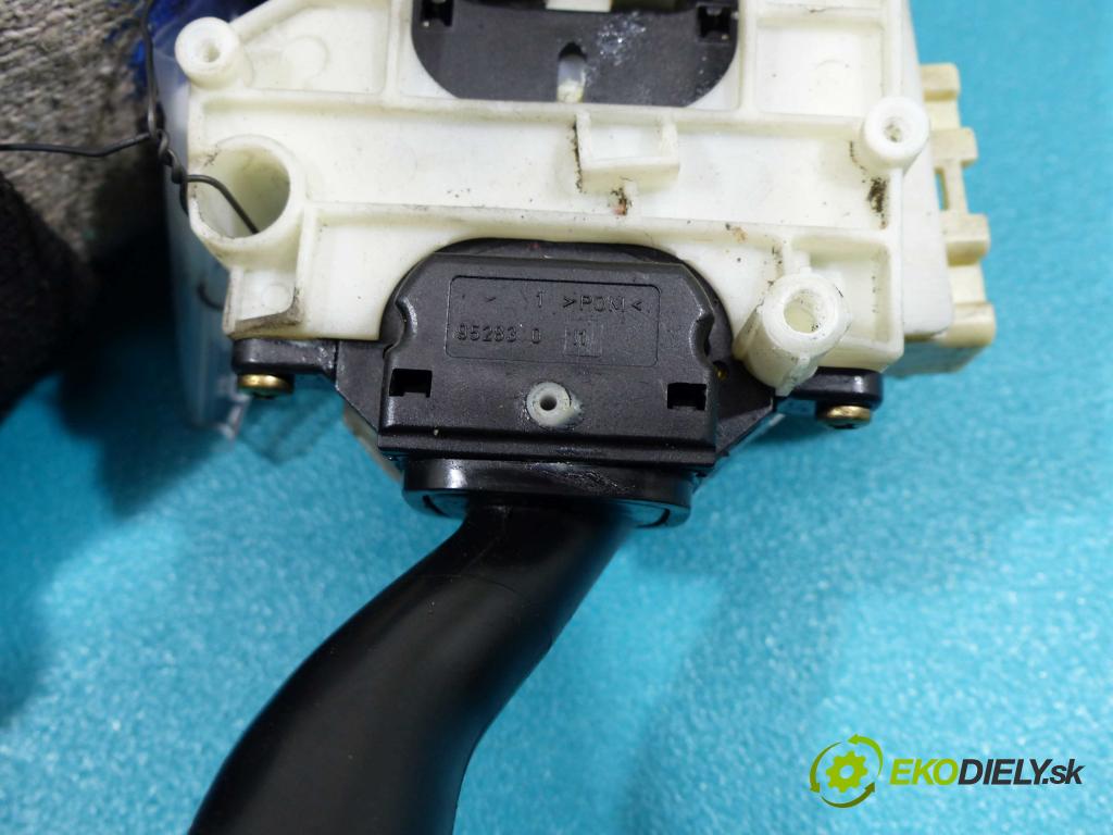 Toyota Carina E 1992-1998 2.0 16V - 126 hp manual 93 kW 1998 cm3  přepínač