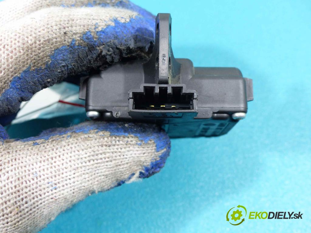 Seat Leon I 1999-2005 1.4 16V 75 hp manual 55 kW 1390 cm3  motorek topení 1J0907511