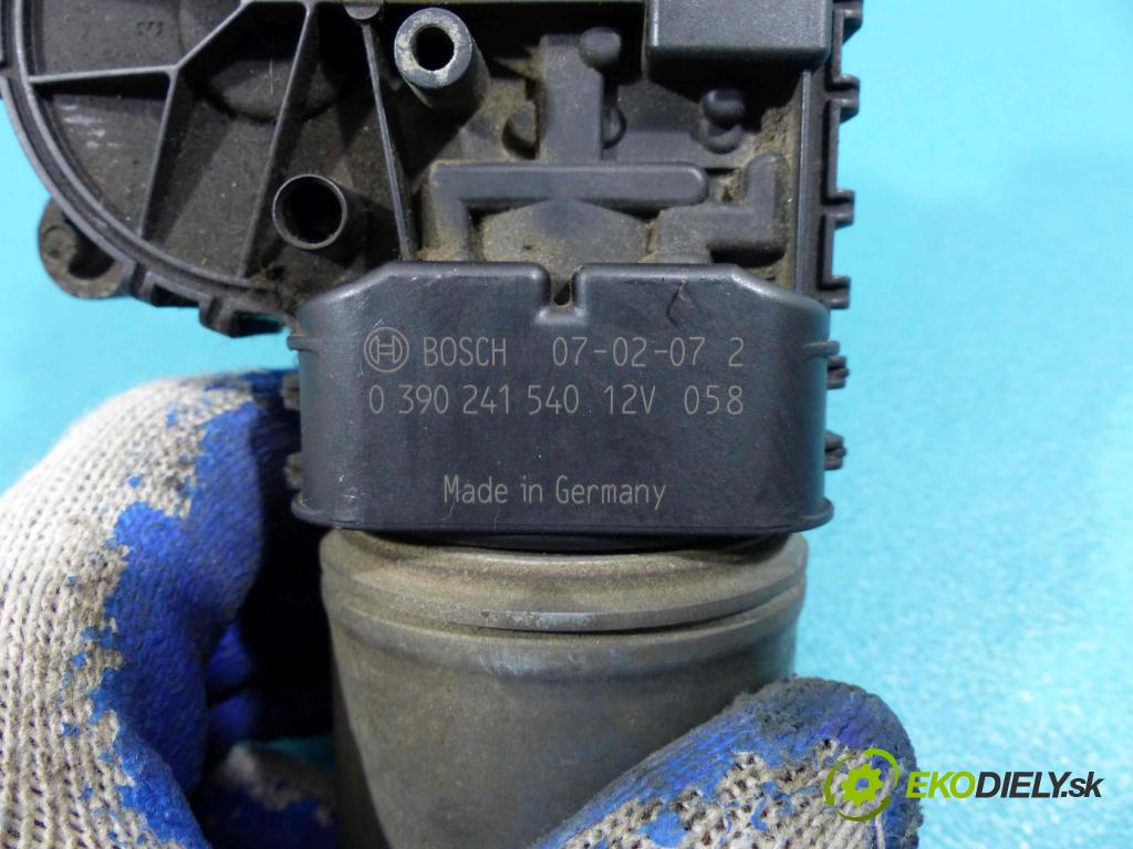 Peugeot 207 1.4 16V - 88 hp manual 65 kW 1360 cm3 motor stěračů přední část 0390241540